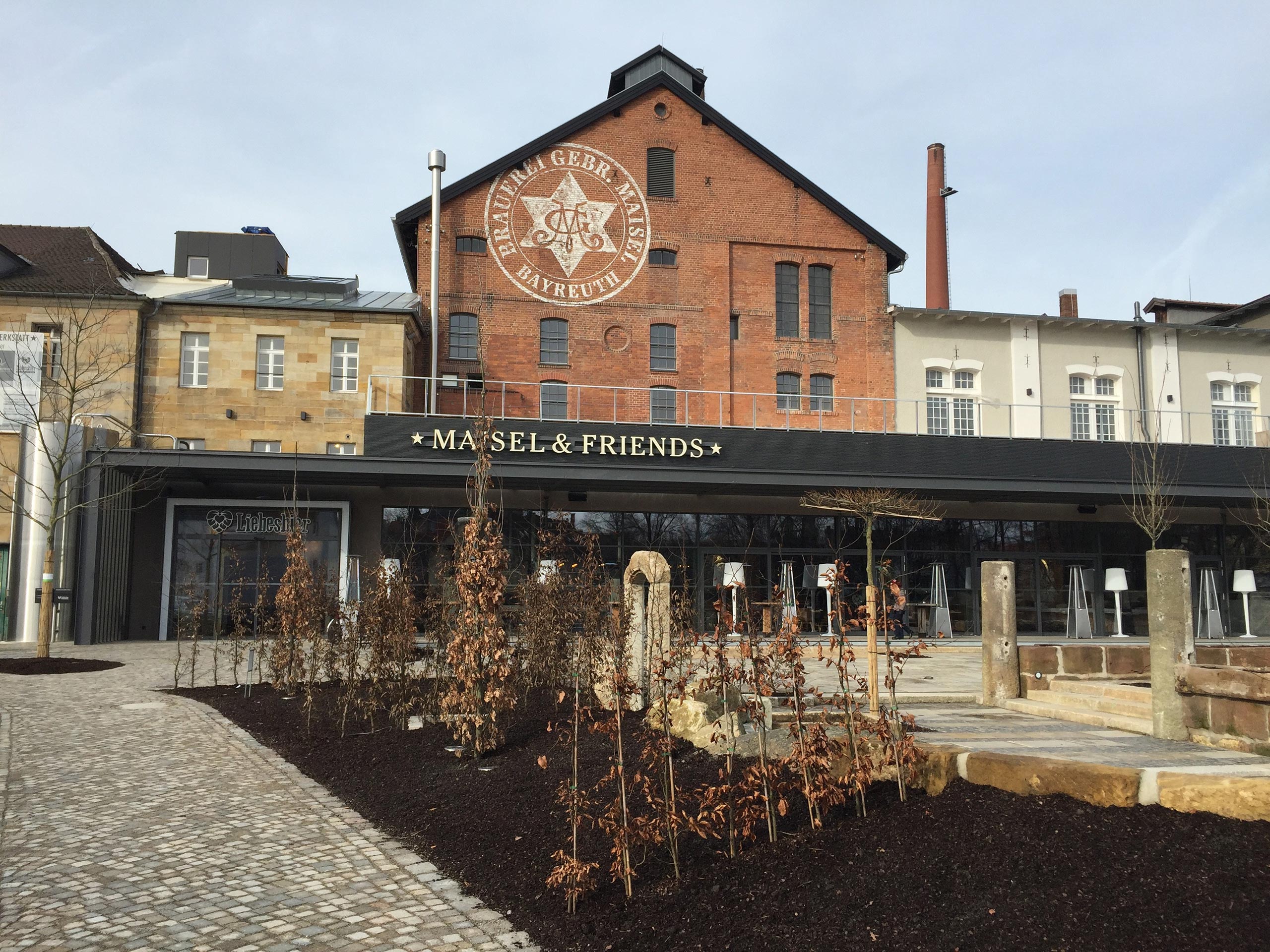 Within the historic walls of Gebrüder Maisel Brewery in Bayreuth, Liebesbier now offers guests unique craft beers and international dishes. (Photo: CEMEX Deutschland AG / Karsten Schubert)