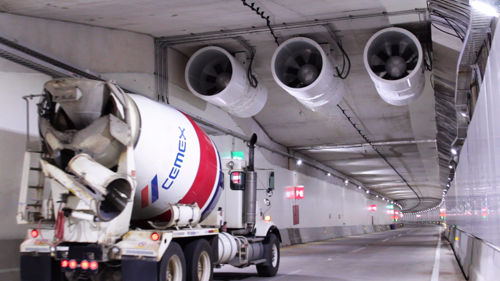 CEMEX supplied 48,000 cubic meters of special products to build the different structures and points of access to the Coatzacoalcos Underwater Tunnel.  Credits: CEMEX