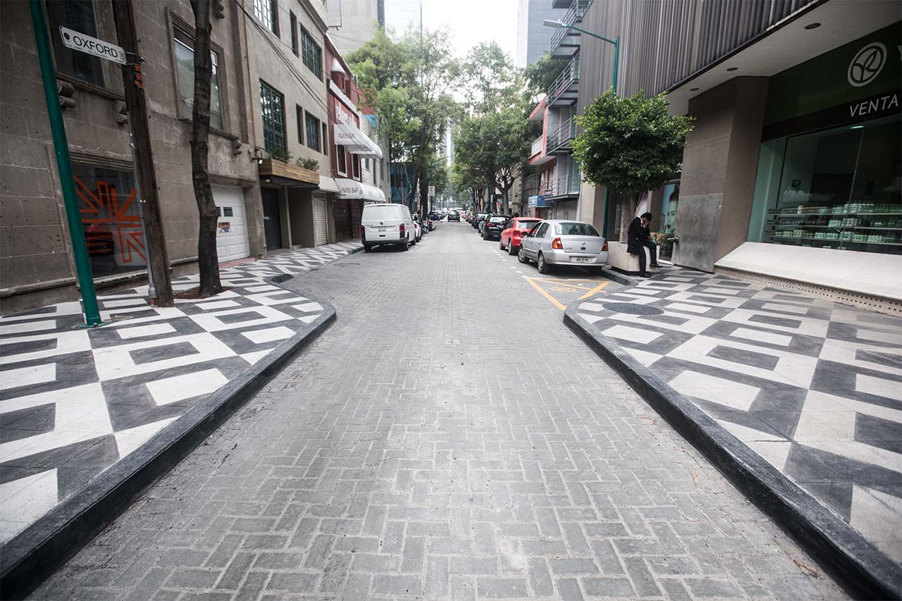 For Zona Rosa, CEMEX developed architectural concrete pavements featuring a hammered non-slip finish to ensure increased pedestrian safety.  Credits: CEMEX